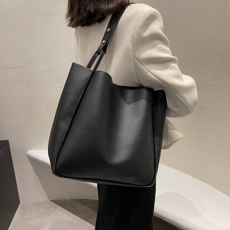 2023 New Women Handbags Famous Brand Shoulder Bags Shopping and Travel Bags Large Capacity Female's Bags Made of Leather 新款女士大容量皮革手提包