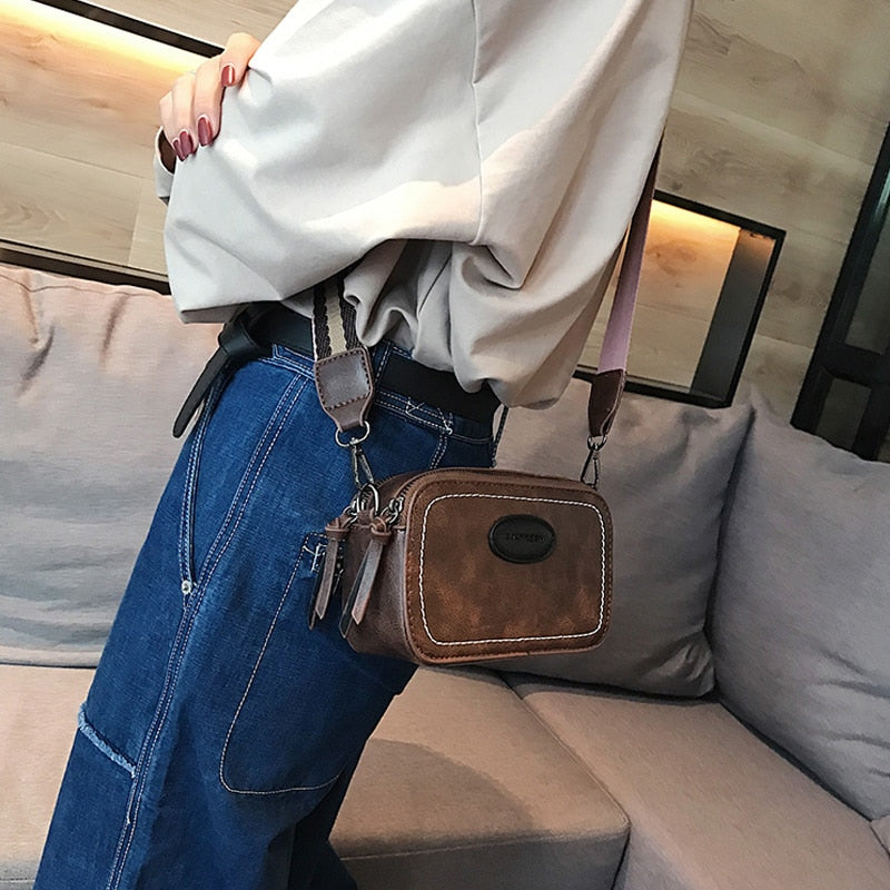 Vintage Printing Wide Strap Crossbody Bags Women Designer Luxury Pu Leather Lady Shoulder Messenger Bag Small Flap Square Female 復古印花寬帶皮革方形單肩袋