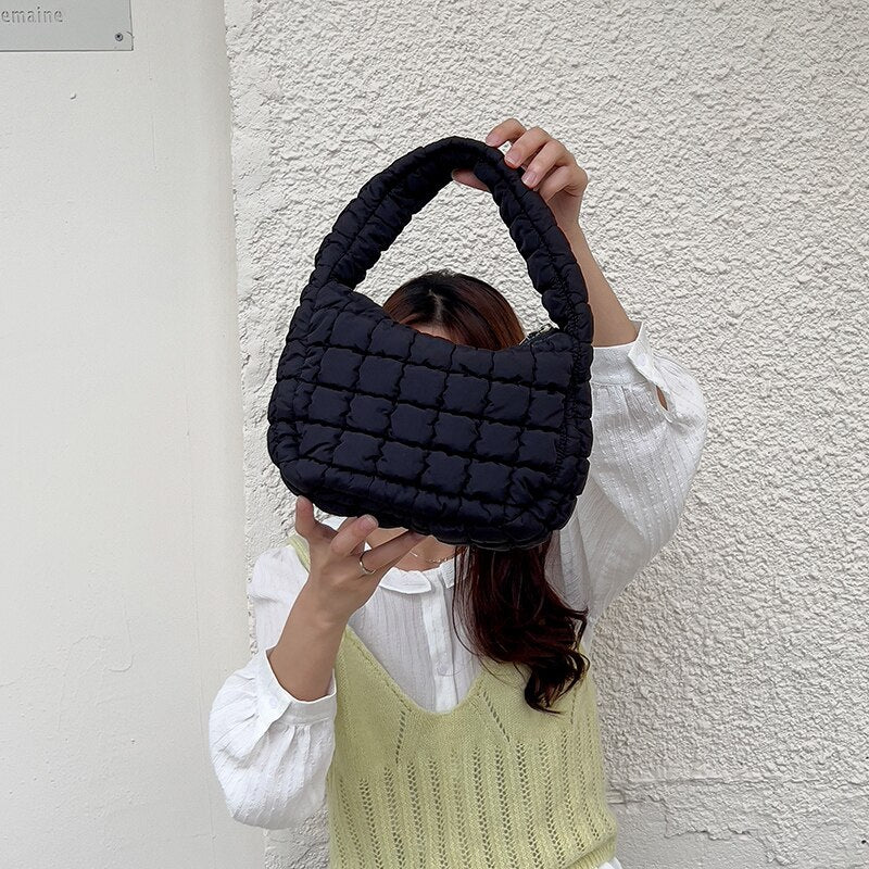 2023 New Summer Zipper Women's Bag Woman Quilted Plicated Handbags Luxury Nylon Light Hobos Purses Ins Ladies Small Cloud Bag 新款夏季拉鍊女裝小雲袋