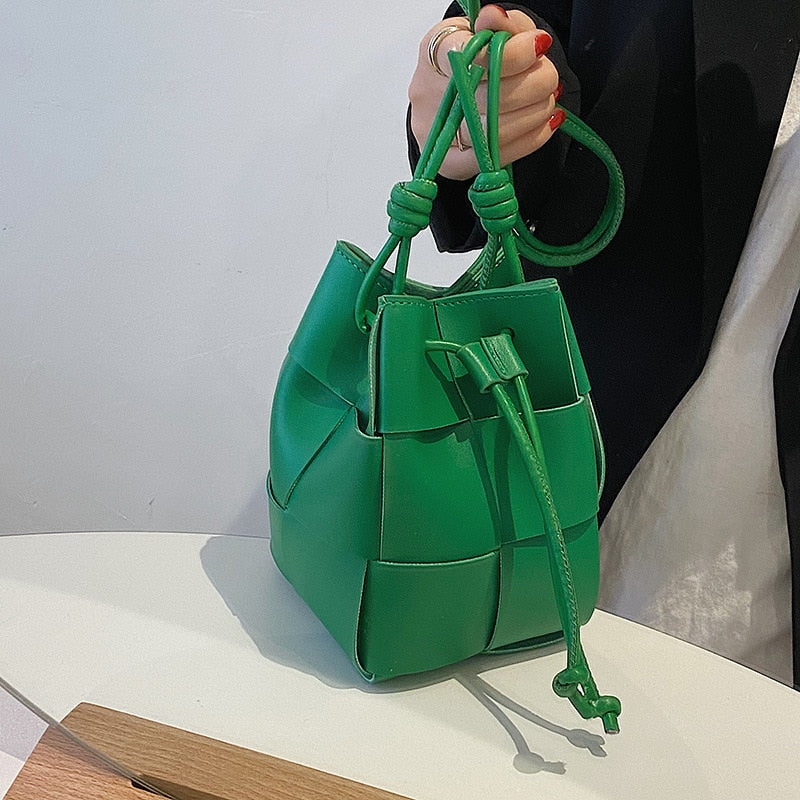 Fashion Weaving Pu Leather Bucket Bags for Women 2022 Designer Crossbody Shoulder Bags Soft Leather Ladies Sling Bags 時尚編織皮革單肩水桶包